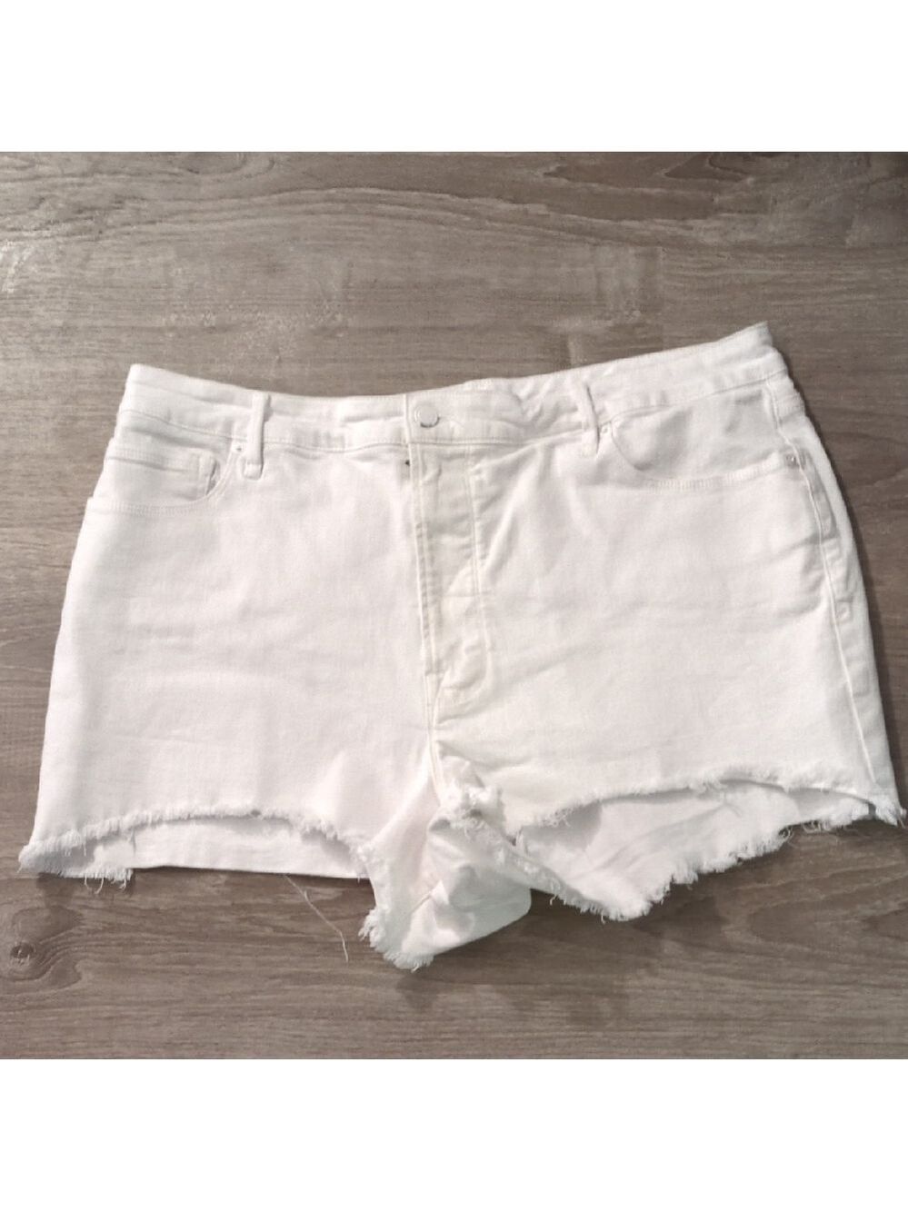 Good American White Bombshell Shorts Size 16